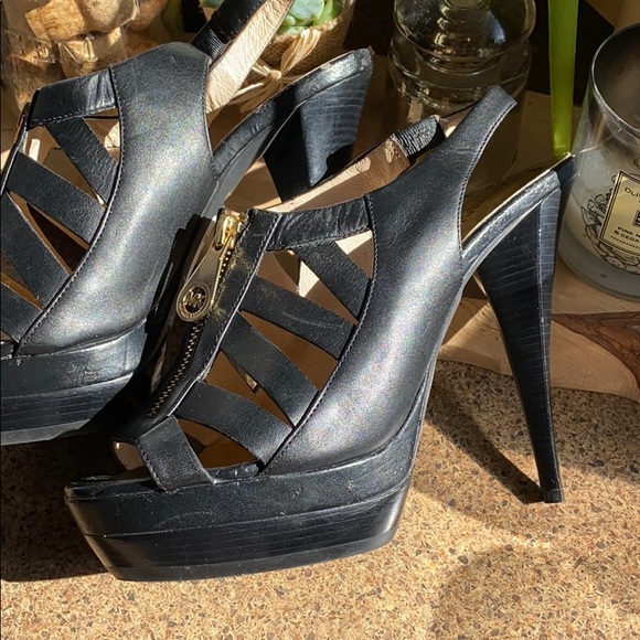 Michael Kors Platform Heel 😍 - Picture 2 of 5